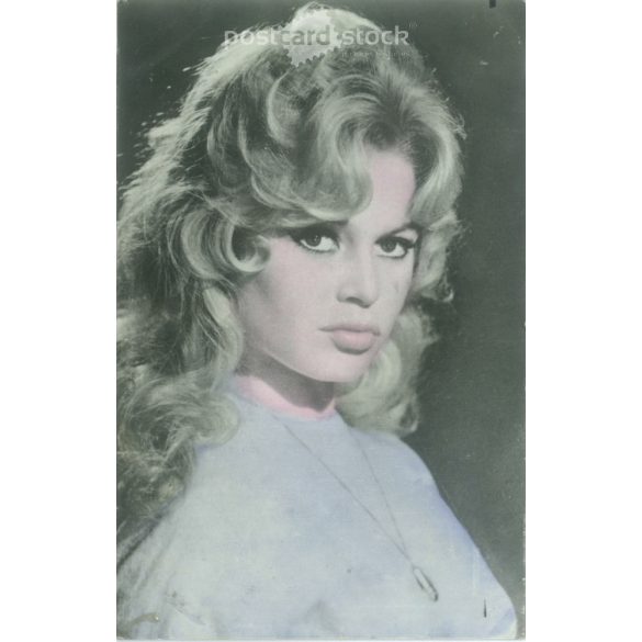 Brigitte Bardot francia színésznő, énekesnő. Színezett fotólap reprodukció, ofszet nyomat. Régi képeslap. (2792640)