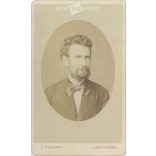 Karczag László portréfotója. Gleichenberg 1878. J. Tschopp fényképészeti műterem munkája. Régi fotó, vizitkártya, CDV fotó. (2792674)