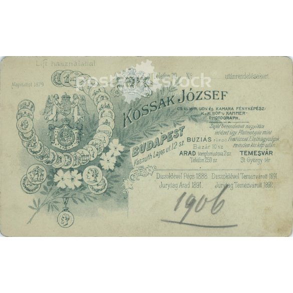 1906. Fiatal férfi műtermi fotója. A képen szereplő személye ismeretlen. Kossak József fényképészeti műterem munkája. Budapest. Régi fotó, vizitkártya, CDV fotó. (2792704)