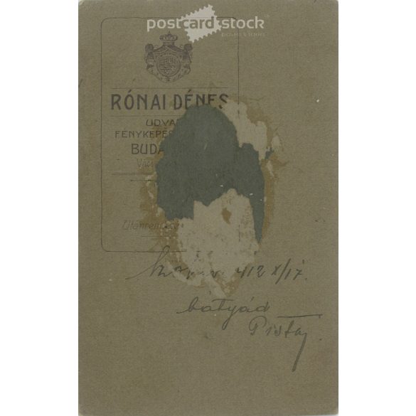 1912. Fiatal férfi műtermi fotója. A képen szereplő személye ismeretlen. Rónai Dénes fényképészeti műterem munkája. Budapest. Régi fotó, vizitkártya, CDV fotó. (2792706)