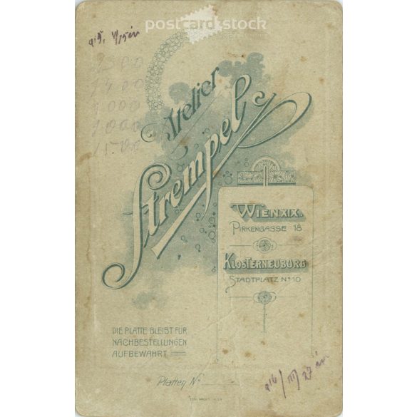 1915. Fiatal inas műtermi fotója. A képen szereplő személye ismeretlen. Strempel fényképészeti műterem munkája. Bécs. Régi fotó, vizitkártya, CDV fotó. (2792709)