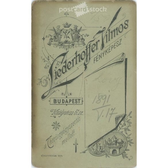 1891. Középkorú, elegáns úr műtermi fotója. A képen szereplő személye ismeretlen. Liederhoffer fényképészeti műterem munkája. Budapest. Régi fotó, vizitkártya, CDV fotó. (2792710)