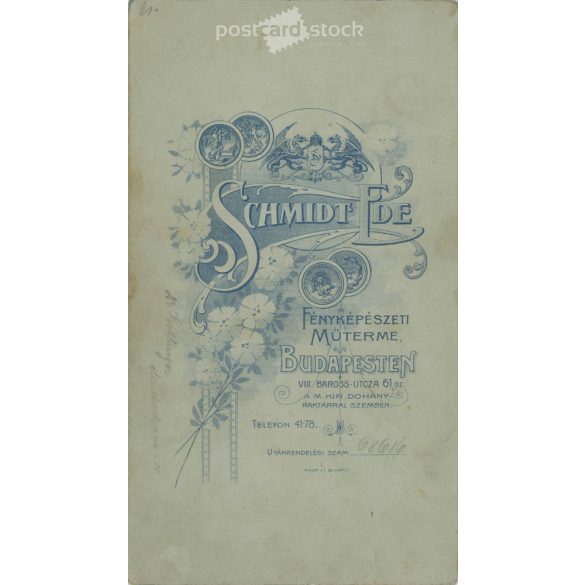 1900-as évek eleje. Elegáns férfi, cilinderben, sétabottal, egészalakos, műtermi fotója. Schmidt Ede fényképészeti műterem munkája. Budapest. Régi fotó, eredeti kabinetfotó / keményhátú fotó. (2792726)