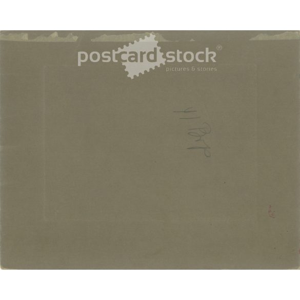 1913 - Családi fotó, műtermi felvétel. A képen szereplők személye ismeretlen. A fotót Ábrahám István fényképészeti műterem készítette. Miskolc. Régi fotó, eredeti kabinetfotó / keményhátú fotó. (2792756)