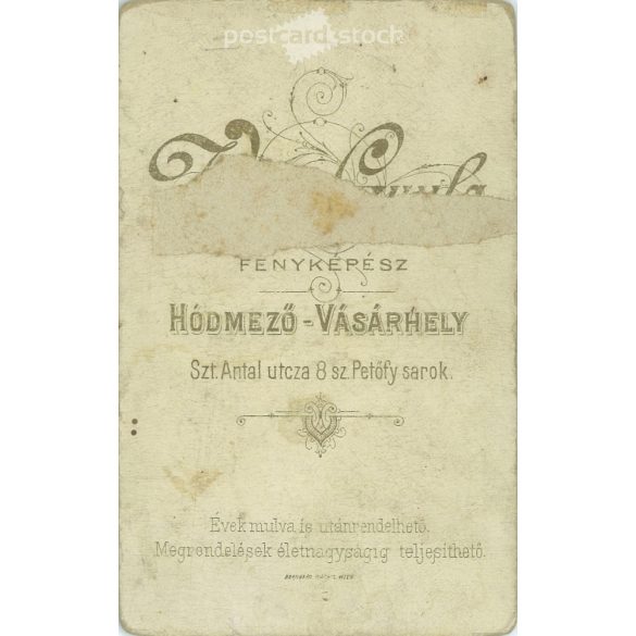 1900 körül. Ismeretlen férfi műtermi fotója. Veress Gyula fényképészeti műterem munkája. Hódmező-Vásárhely. Régi fotó, vizitkártya, CDV fotó. (2792760)