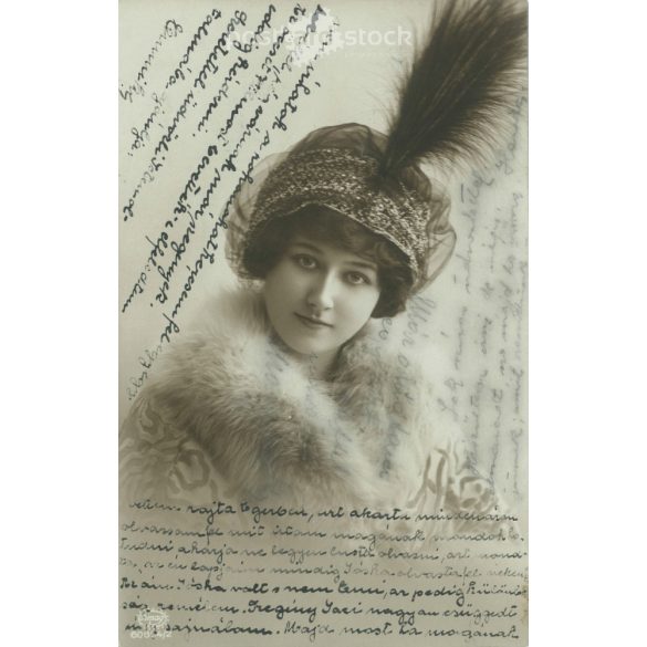 1914 - Emmikéről készült műtermi felvétel. A kép készítője ismeretlen. Eredeti papírkép. Régi fotó. Fekete-fehér fotólap, régi képeslap. (27925769)