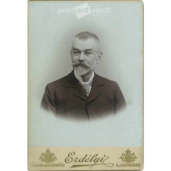 1904 - Elegáns, középkorú férfi, műtermi portréfotója. Erdélyi fényképészeti műterem munkája. Budapest. Régi fotó, eredeti kabinetfotó / keményhátú fotó. (2792770)