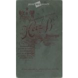 1900-as évek eleje. Előkelő úr kalapban, műtermi fotója. A képen szereplő személye ismeretlen. Herz B. fényképészeti műterem munkája. Budapest. Régi fotó, eredeti kabinetfotó / keményhátú fotó. (2792778)