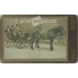 1910-es évek. Férfiak lovaskocsin. A képen szereplők személye ismeretelen. A kép készítője Breuer Mátyás. Budapest. Angol Park, Hermina út. Régi fotó, eredeti kabinetfotó / keményhátú fotó. (2792781)