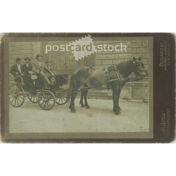 1910-es évek. Férfiak lovaskocsin. A képen szereplők személye ismeretelen. A kép készítője Breuer Mátyás. Budapest. Angol Park, Hermina út. Régi fotó, eredeti kabinetfotó / keményhátú fotó. (2792781)