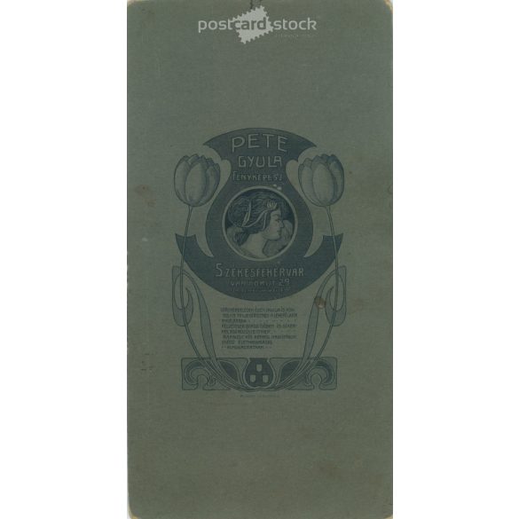 1908. Elegáns férfi műtermi fotója. A képen szereplő személye ismeretlen. Pete Gyula fényképészeti műterem munkája. Székesfehérvár. Régi fotó, eredeti kabinetfotó / keményhátú fotó. (2792791)