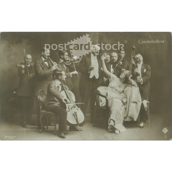 1918 - Csárdáskirályné jelenet. A képen szereplők személye ismeretlen. A felvételt a Magyar Rotophot Társaság készítette. Eredeti régi fotó. Fekete-fehér fotólap, régi képeslap. (2792802)