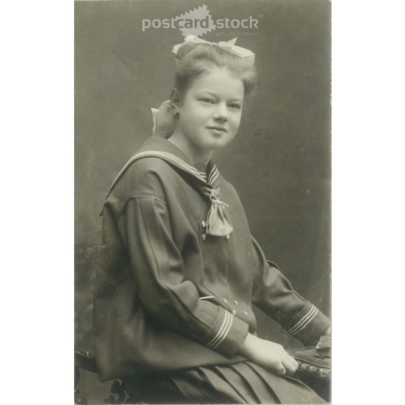 1917 - Burza Ilonka műtermi felvétele. A kép készítője ismeretlen. Eredeti régi fotó. Fekete-fehér fotólap, régi képeslap. (2792809)