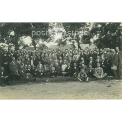   1925. május. Máriaremete. Emberek szabadtéri csoportképe. A képen szereplők és a kép készítője ismeretlen. Eredeti régi fotó. Fekete-fehér fotólap, régi képeslap. (2792818)