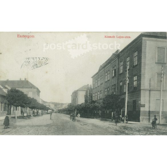 1913 - Kossuth Lajos-utca, Esztergom. Grószner B. kiadása. Eredeti régi fotó. Fekete-fehér fotólap, régi képeslap. (2792847)
