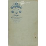 cca 1900. Elegáns, szakállas, idősebb úr műtermi portréfotója. A fotó Fekete fotóműteremben készült, Nagyváradon. Régi fotó. Eredeti kabinetfotó / keményhátú fotó / vizitkártya, CDV fotó. (2792850)