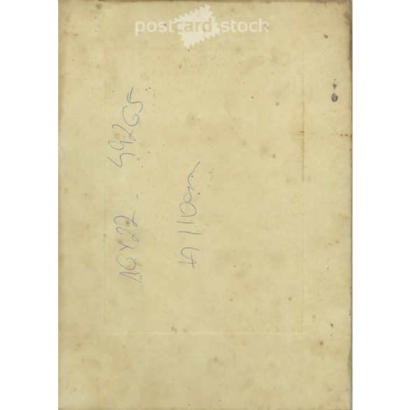 cca 1910. Családi csoportkép, műtermi felvétel. A képen szereplők és a kép készítője ismeretlen. Régi fotó. Eredeti kabinetfotó / keményhátú fotó / vizitkártya, CDV fotó. (2792851)