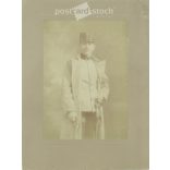 1916 - Klein Jenő főhadnagy, műtermi felvétele. A kép készítője ismeretlen. Eredeti, kartonra kasírozott papírkép. (2792960)