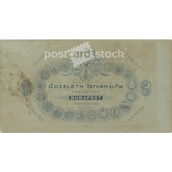 Elegáns hölgy kalapban. A képen szereplő személye ismeretlen. A fotó Goszleth István és Fia műtermében készült, Budapesten. Régi fotó / Kabinetfotó / keményhátú fotó. (2793039)