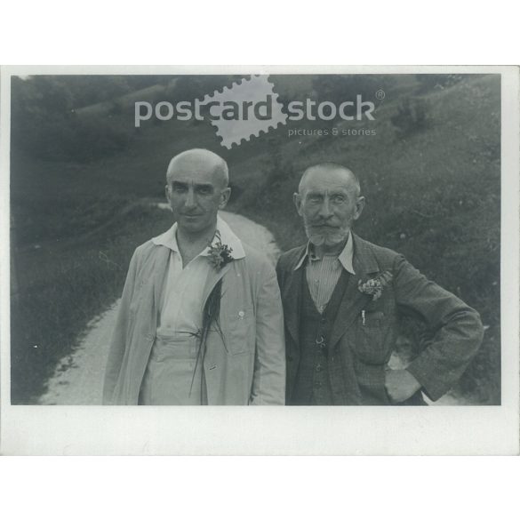 1934 - Valahol Erdélyben. A képen szereplők személye és a kép készítője ismeretlen. Eredeti papítkép. (2793044)