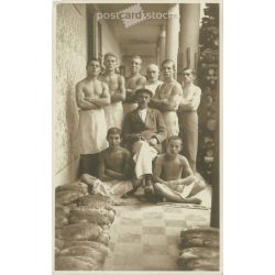   Pékinasok, csoportkép az 1930-as évekből. Eredeti papírkép, szépia hatású. Fotólap, képeslap. (2793051)