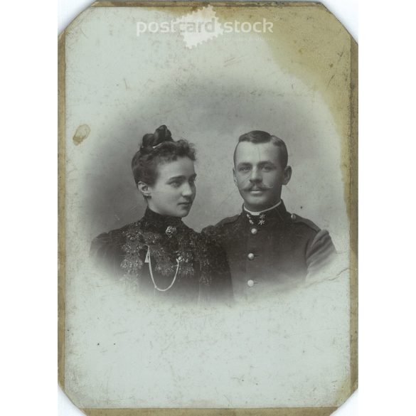 1907 - Ismeretlen fiatal pár. A kép készítője Csonka Géza, Marosvásárhely. Régi fotó / Kabinetfotó / keményhátú fotó. Sérült. (2793116)