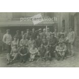 1936 - Asztalosműhely dolgozói, nagyméretű brigádfotó. A képen szereplők személye ismeretlen. A fotót a Takács fotóműterem készítette. Eredeti, kartonra kasírozott, papírkép. (2793118)
