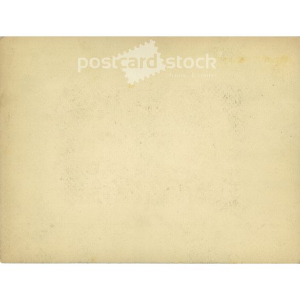 1936 - Asztalosműhely dolgozói, nagyméretű brigádfotó. A képen szereplők személye ismeretlen. A fotót a Takács fotóműterem készítette. Eredeti, kartonra kasírozott, papírkép. (2793118)