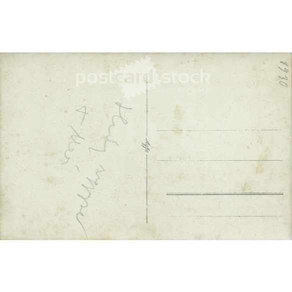 1930 - Kézenfogva. A képen szereplők és a kép készítője ismeretlen. Eredeti fotó. Fekete-fehér fotólap, képeslap. (2793129)