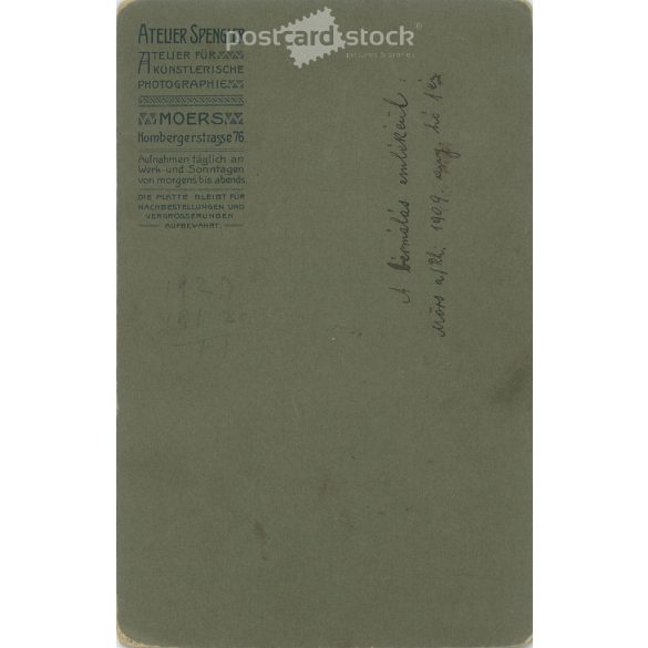 1909 - Édesapa gyermekeivel. A fotó a bérmálás emlékére készült, a szereplők személye ismeretlen. A fotó a Spengler műteremben készült, Moers városában. Régi fotó / Kabinetfotó / keményhátú fotó. (2793173)