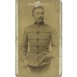 Stojanovits fényképészeti műterem munkája, Zombor. Ismeretlen, fiatal tiszt műtermi felvétele. Eredeti kabinetfotó / keményhátú fotó / vizitkártya, CDV fotó. (2793252)
