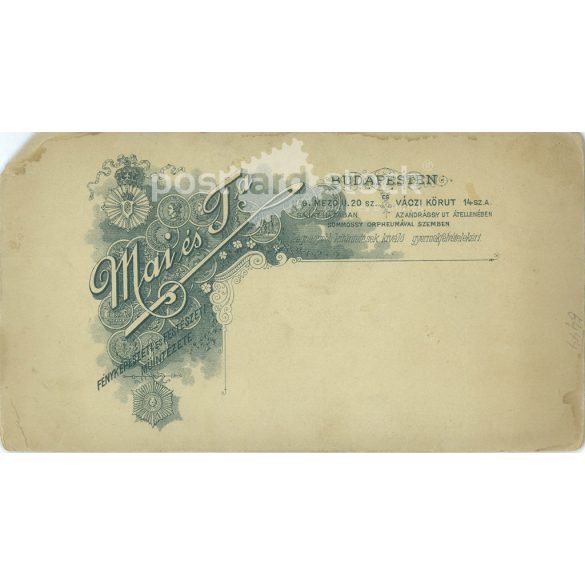 Mai és Társa fotóműterem felvétele, Budapest. Ismeretlen, fiatal tiszt cigarettával, műtermi felvétele. Eredeti kabinetfotó / keményhátú fotó / vizitkártya, CDV fotó. (2793253)