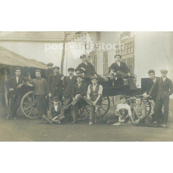 1900-as évek eleje. Kocsi fényező műhely dolgozói. Eredeti papírkép. Fekete-fehér fotólap, képeslap. (2793326)