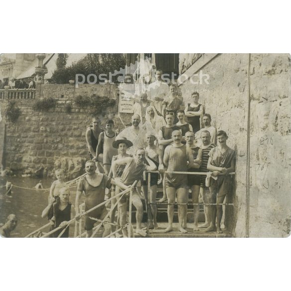 1900-as évek eleje, Abbazia.  Fürdőzők csoportképe. Eredeti papírkép. Fekete-fehér fotólap, képeslap. (2793340)