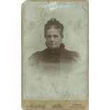 1898 - Eperjes, Divald Károly fotóműtermében készült fotó. A képen szereplő személye ismeretlen. Eredeti kabinetfotó / keményhátú fotó / vizitkártya, CDV fotó. (2793419)