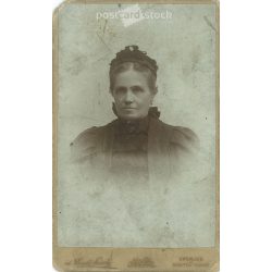   1898 - Eperjes, Divald Károly fotóműtermében készült fotó. A képen szereplő személye ismeretlen. Eredeti kabinetfotó / keményhátú fotó / vizitkártya, CDV fotó. (2793419)