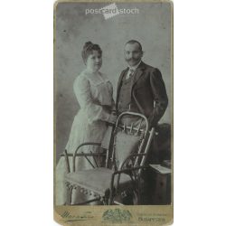   Mai és Társa fotóműterem felvétele, Budapest. A képen szereplő személye ismeretlen. Eredeti kabinetfotó / keményhátú fotó / vizitkártya, CDV fotó. (2793421)
