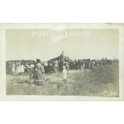   1910-es évek. Ünnepség a Vértanúk obeliszkjénél az 1900-as évek elején. Fekete-fehér fotólap, régi képeslap. (2793453)