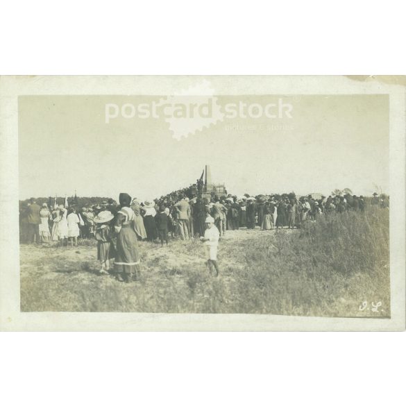 1910-es évek. Ünnepség a Vértanúk obeliszkjénél az 1900-as évek elején. Fekete-fehér fotólap, régi képeslap. (2793453)