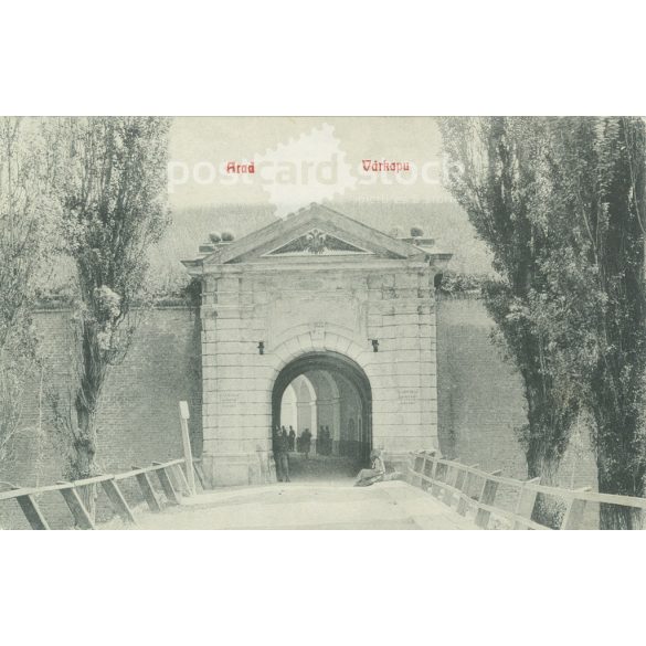 1908 - Az aradi vár egyik kapuja. Kerpel Izsó kiadása, Arad. Fekete-fehér fotólap, régi képeslap. (2793464)
