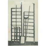 1912 - Annak a szekérnek maradványai melyen Damjanich Jánost a vesztőhelyre vitték és az a mankó, melyre támaszkodva utolsó útját tette a bitófához. Fekete-fehér fotólap, régi képeslap. (2793471)