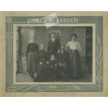 1900-as évek eleje. Családi régi fotó, műtermi felvétel. A képen szereplők és a kép készítője ismeretlen. Fekete-fehér, nagyméretű, kasírozott régi fotó, eredeti papírkép. (2793609)