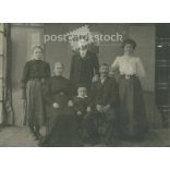 1900-as évek eleje. Családi régi fotó, műtermi felvétel. A képen szereplők és a kép készítője ismeretlen. Fekete-fehér, nagyméretű, kasírozott régi fotó, eredeti papírkép. (2793609)
