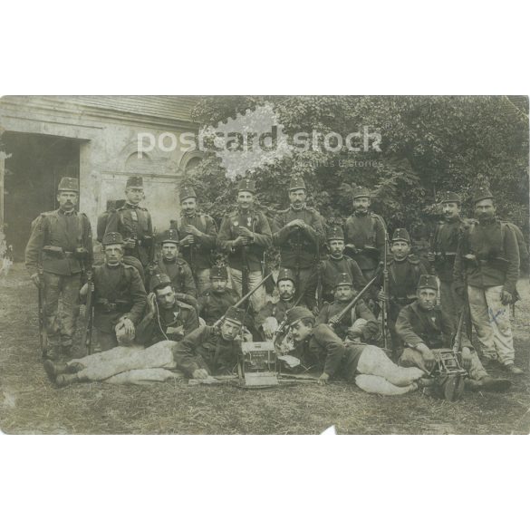 1909 - Katonák csoportképe, Gyöngyös. A képen szereplők és a kép készítője ismeretlen. Eredeti régi fotó. Fekete-fehér fotólap, régi képeslap. (2793627)
