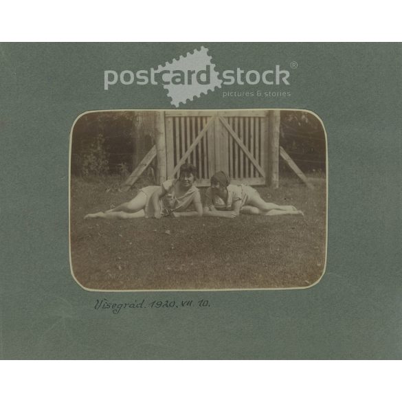 1920 - Visegrád. Vidám pillanatok. A képen szereplők és a kép készítője ismeretlen. Régi fotó. Fekete-fehér fotó, eredeti papírkép. (2793631)
