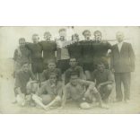 1952 - szigetbecsei futballcsapat. A képen szereplők és a kép készítője ismeretlen. Régi fotó. Fekete-fehér fotó, eredeti papírkép. (2793637)