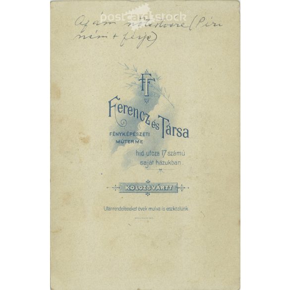 cca 1900. Házaspár népviseletben, "Piri néni és férje". A fotó Ferencz és Társa fotóműtermében készült, Kolozsvárott. Régi fotó. Eredeti kabinetfotó / keményhátú fotó / vizitkártya, CDV fotó. (2793644)