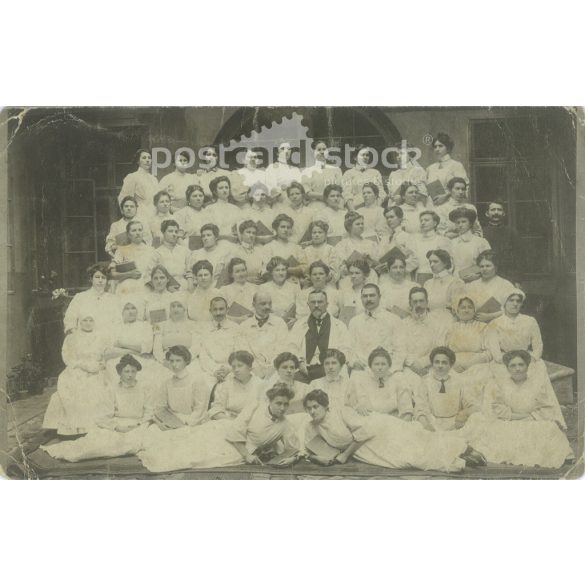1911 - Iskolai osztálykép, Budapest. A képen szereplők és a kép készítője ismeretlen. Eredeti régi fotó. Fekete-fehér fotólap, régi képeslap. (2793649)