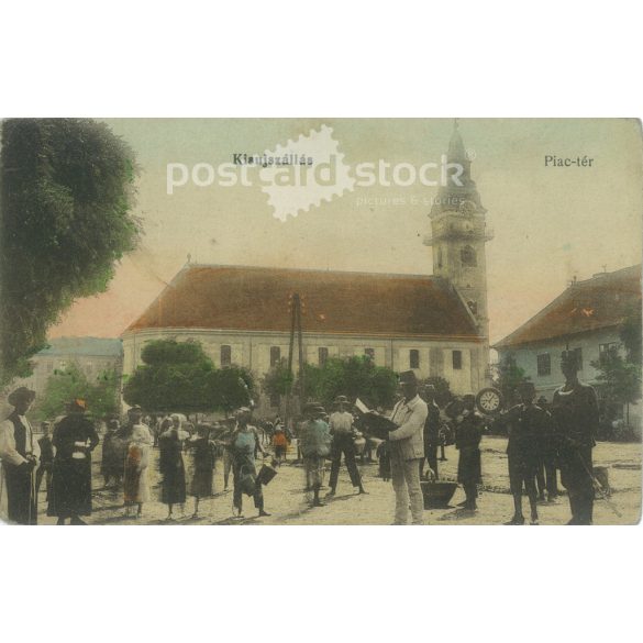1919 - Kisújszállás, Piac-tér. A képen szereplők és a kép készítője ismeretlen. Eredeti régi fotó. Színezett fotólap, régi képeslap. (2793654)