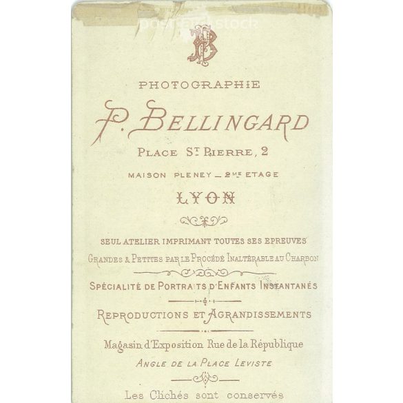 Kislány műtermi felvétele. A fotó P. Bellingard fotóműtermében, Lyon-ban készült. Régi fotó. Eredeti kabinetfotó / keményhátú fotó / vizitkártya, CDV fotó.(2793667)
